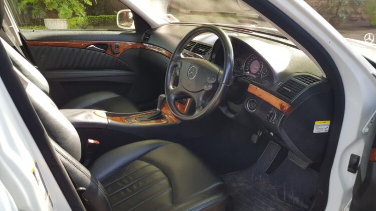 Mercedes Benz E300 (Elegance)