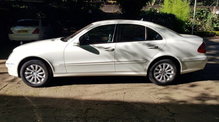 Mercedes Benz E300 (Elegance)